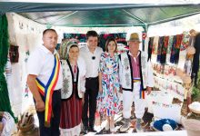 Photo of foto | Nicușor Dan și Maia Sandu au fost în vizită la biserica din Ghidighici și la hramul satului Mașcăuți