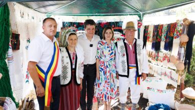 Photo of foto | Nicușor Dan și Maia Sandu au fost în vizită la biserica din Ghidighici și la hramul satului Mașcăuți