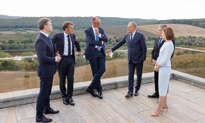 Photo of Dorin Recean, despre vizita oficialilor europeni: „Cu astfel de prieteni, Moldova își continuă hotărât drumul european al păcii”