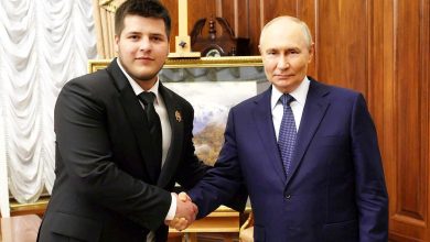 Photo of Kadîrov i-a mai dat o medalie fiului său. A fost decorat pentru un campionat de tir la care nu a participat