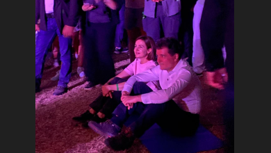 Photo of foto | Maia Sandu și Nicușor Dan, surprinși la Festivalul Lupilor de la Orheiul Vechi. Au făcut baie de mulțime