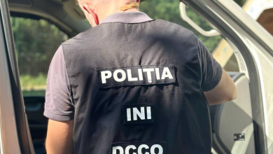 Photo of video | Patru membri ai unui grup criminal, reținuți pentru șantaj de proporții: Ar fi terorizat un bărbat și rudele acestuia