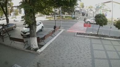 Photo of video | O femeie, spulberată pe trecerea de pietoni la Edineț