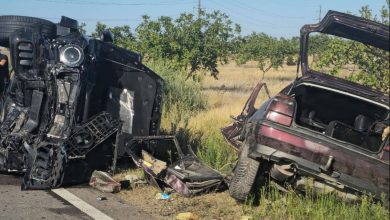 Photo of video | Accident tragic la Cahul: Șoferul și soția au decedat pe loc. Cei trei copii, la spital