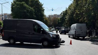 Photo of video, update | Motociclist decedat într-un grav accident în Chișinău. Momentul impactului cu un microbuz