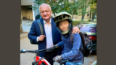Photo of Lux pe două roți: fiul lui Igor Dodon pedalează pe o bicicletă aproape cât salariul anual declarat al liderului PSRM?
