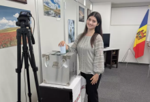 Photo of video | O studentă din diasporă a votat prima la alegerile parlamentare: „Viitorul Moldovei se scrie prin fiecare vot onest”