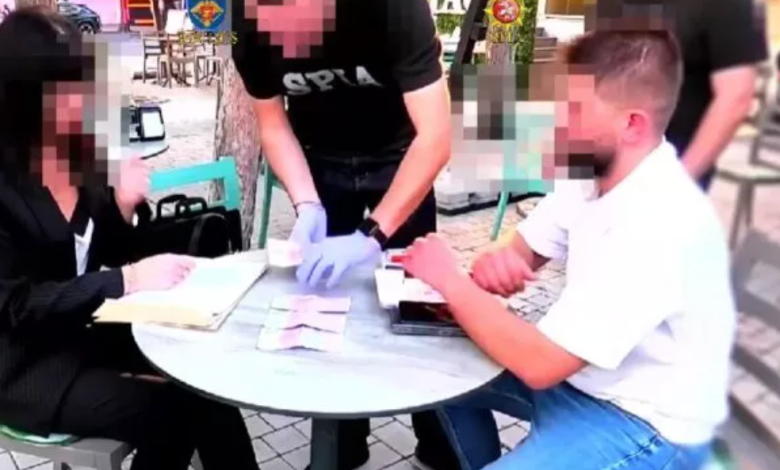 Photo of A cerut 4500 de euro pentru un permis de conducere. Un bărbat, reținut în flagrant