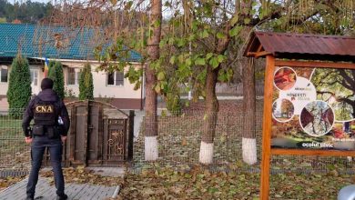 Photo of video | Șapte funcționari cercetați pentru delapidare. CNA a ridicat peste 100 de mii de euro și sute de mii de lei