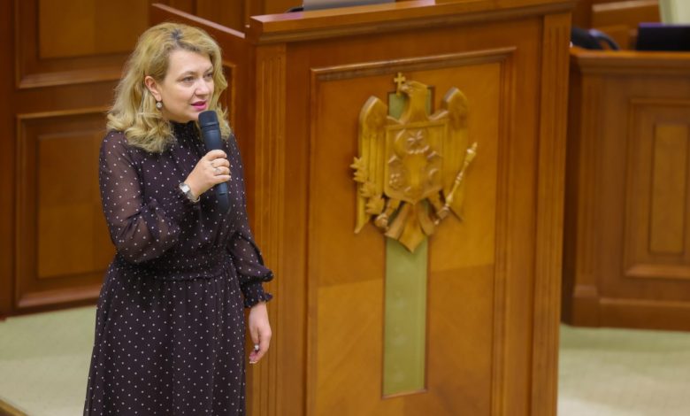 Photo of Fosta deputată Mariana Lucrețeanu pleacă din PAS