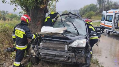 Photo of foto | Impact violent la Căușeni: două persoane, scoase dintre fiarele mașinii
