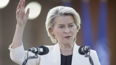 Photo of Ursula von der Leyen rămâne în funcție. Cele două moțiuni de cenzură au picat