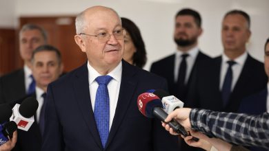 Photo of Alexandru Munteanu anunță primele deplasări ca premier. Ce spune despre salariul pe care îl va primi