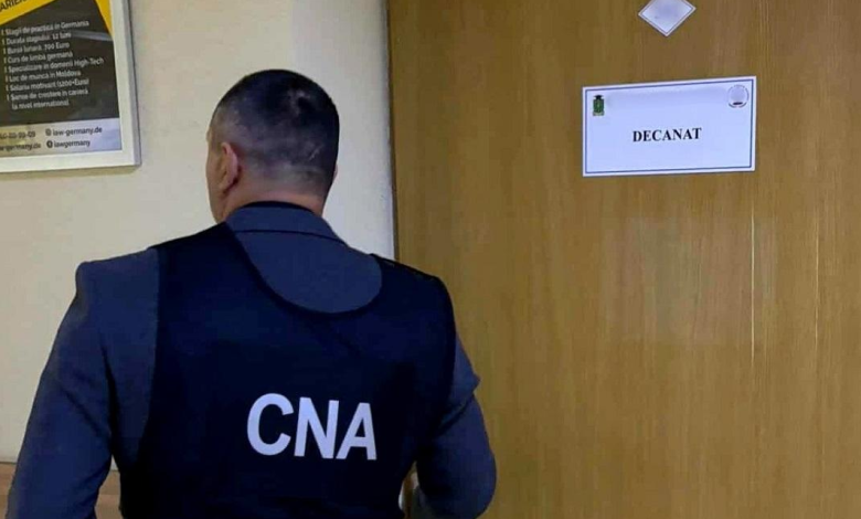 Photo of video | Percheziții într-un dosar de corupere și trafic de influență. Sunt vizate 7 persoane, inclusiv un decan de la USM și directorul Colegiului de Ecologie