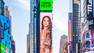 Photo of Cântăreața Misha Miller a apărut pe ecranele din Times Square, New York