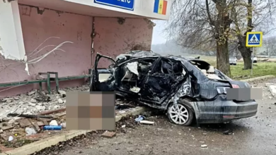 Photo of video | Accident mortal la Criuleni: Un șofer care fugea de polițiști a intrat într-o stație de așteptare