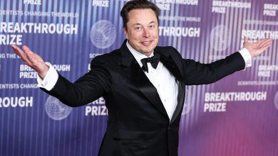 Photo of Cum își cheltuie banii cel mai bogat om din lume? Musk „trăiește uneori sub pragul sărăciei” și doarme pe la prieteni