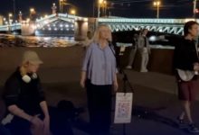 Photo of O cântăreață ar fi fugit din Rusia imediat după eliberarea din închisoare. A fost arestată după ce a cântat o melodie anti-război