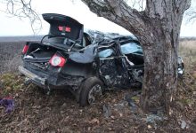Photo of O tânără care conducea fără permis a murit după ce s-a izbit violent de un copac