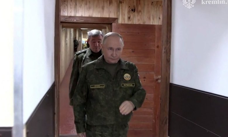 Photo of Rusia afirmă că a ocupat orașul Kupiansk din Ucraina. Putin, în vizită într-un centru de comandă al forțelor ruse