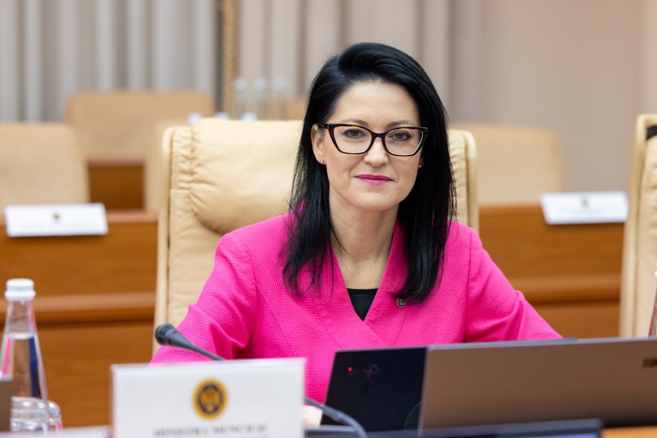 Aprobat de Guvern: Mai mult sprijin pentru vârstnici, persoane cu dizabilități și victime ale infracțiunilor