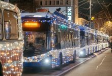 Photo of foto | În Chișinău vor circula 80 de unități de transport public decorate cu ocazia sărbătorilor de iarnă