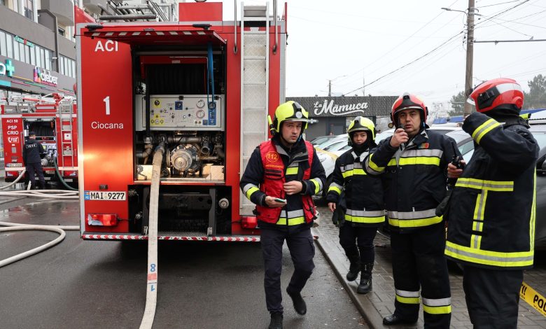Photo of foto | IGSU anunță că a salvat blocul de locuit de pe bulevardul Renașterii. Intervenția, blocată de mașini parcate ilegal