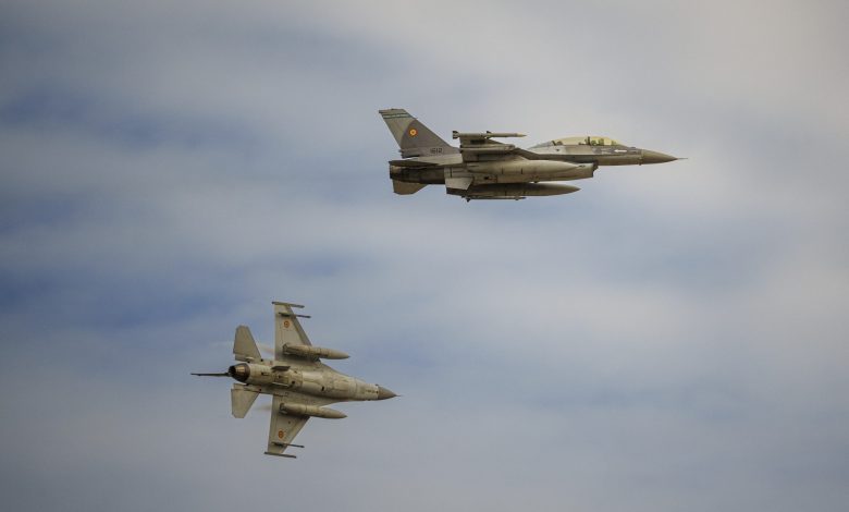 Photo of Noi atacuri cu drone la granița cu România. Armata a ridicat în aer două avioane F-16