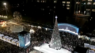 Photo of video, foto | La Chișinău a fost inaugurat pomul și târgul de Crăciun, în timp ce nervii șoferilor au fost întinși la maximum