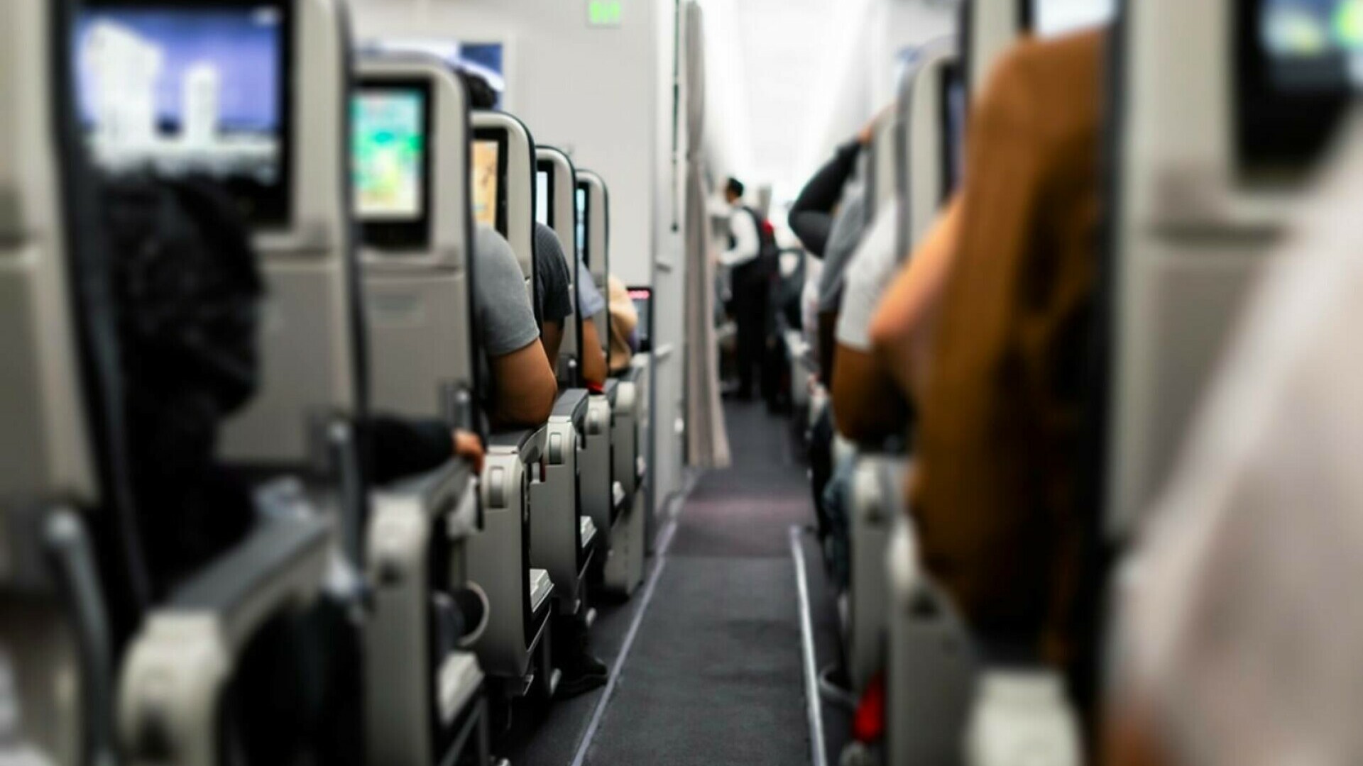 O familie ar fi urcat cu bunica decedată în avion. A spus echipajului că se simte rău