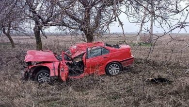 Photo of Un tânăr a decedat după ce a intrat cu BMW-ul într-un copac