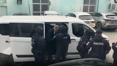 Photo of video | Primele imagini cu Vladimir Plahotniuc, adus escortat pe banca acuzaților