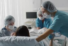 Photo of Și-a reclamat mama. O femeie a fost condamnată după ce a postat pe Facebook imagini de la nașterea nepotului ei