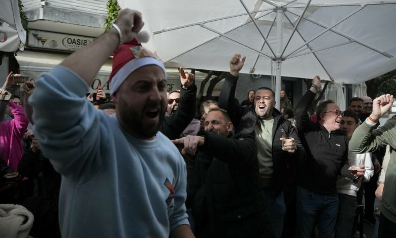 Photo of video | Locuitorii unui sat devastat de un incendiu au câștigat 468 de milioane de euro la loteria de Crăciun