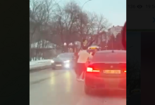 Photo of video | Poliția îi caută pe șoferii implicați în bătaia din trafic de pe strada Grenoble din capitală