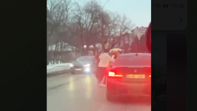 Photo of video | Poliția îi caută pe șoferii implicați în bătaia din trafic de pe strada Grenoble din capitală