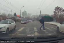 Photo of video | O șoferiță a fost sancționată după ce nu a acordat prioritate unui pieton. Poliția s-a autosesizat