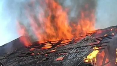 Photo of update, foto | Casa din Ulmu, la care pompierii nu au putut ajunge din cauza poleiului, a ars complet. Familia a rămas fără adăpost