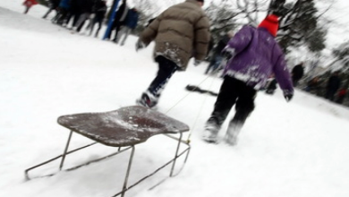 Photo of Accident la săniuș: O fetiță a ajuns sub roțile unei mașini de poliție