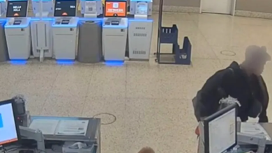 Photo of video | O femeie a fost arestată după ce și-a abandonat câinele în aeroport