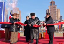 Photo of Familiile soldaților nord-coreeni uciși în războiul din Ucraina au primit locuințe. Kim Jong un a participat la inaugurare