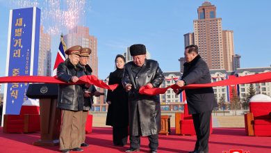 Photo of Familiile soldaților nord-coreeni uciși în războiul din Ucraina au primit locuințe. Kim Jong un a participat la inaugurare