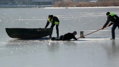 Photo of Două minore au fost salvate după ce s-au prăbușit sub gheața unui lac din Chișinău