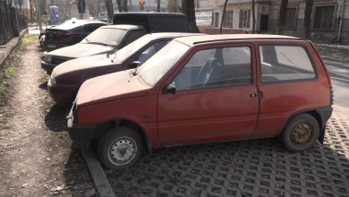 Photo of foto, video | Vehicule ruginite ocupă ani la rând locuri de parcare în Chișinău. Autoritățile spun că nu au pârghii legale pentru a le evacua