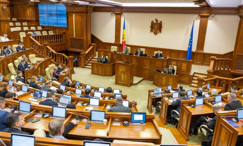 Photo of Reprezentarea femeilor în Parlament rămâne la nivel-record. Câte deputate sunt în legislatura actuală