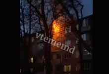 Photo of video | Incendiu într-un bloc din Chișinău: un bărbat și-a pierdut viața