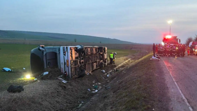 Photo of video, foto | S-a răsturnat un autocar de pe ruta Chișinău-București. Un mort și 15 răniți
