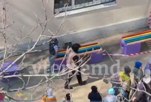 Photo of video | Educatoare filmată în timp ce agresează un copil, într-o grădiniță din Chișinău. A fost inițiată o anchetă