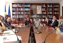 Photo of video | „Nu înțeleg, vreau traducere”: Șefa CA a răspuns în engleză după o întrebare în rusă a unei deputate socialiste