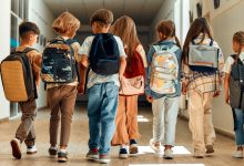 Photo of Copiii vor învăța din clasa întâi cum „să-și iubească corect patria”. În școlile ruse va fi introdus un nou curs extracurricular